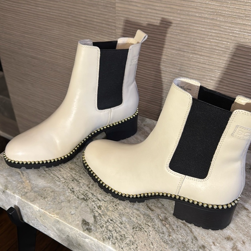 These beautiful BCBGeneration NWO tags white and black boots 🥾